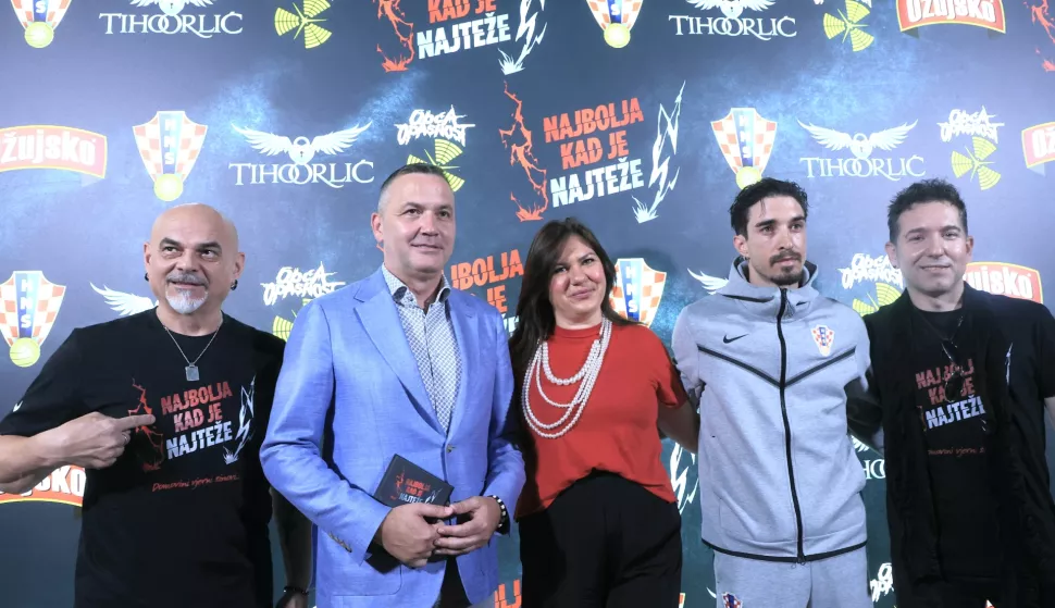 Zagreb, 3015.2024.Održano je predstavljanje službene himne hrvatske nogometne reprezentacije "Najbolja kad je najteže".Na slici Ana Štebih Pinjuh,Marijan Kustić,Šime Vrsaljlo, Pero Galić i Tiho Orlić.foto HINA/ Tomislav Pavlek/ tp