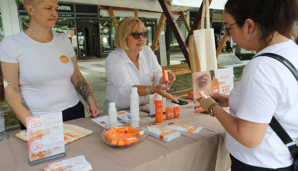 Osijek, 11. 06. 2024, Trg Slobode, Zdravstveno preventivna akcija Zdrava koza, Koza je ogledalo zdravlja - cuvajmo ju. Besplatni dermatoloski pregledi za gradjane. snimio GOJKO MITIĆ