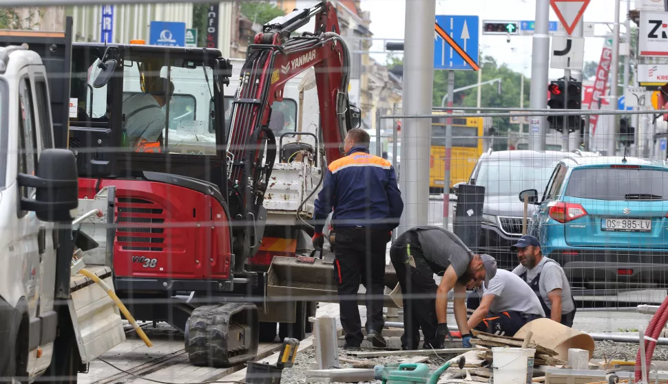 Osijek, 13. 06. 2024, Zupanijska ulica, radovi na izgradnji nove tramvajske stanice.snimio GOJKO MITIĆ