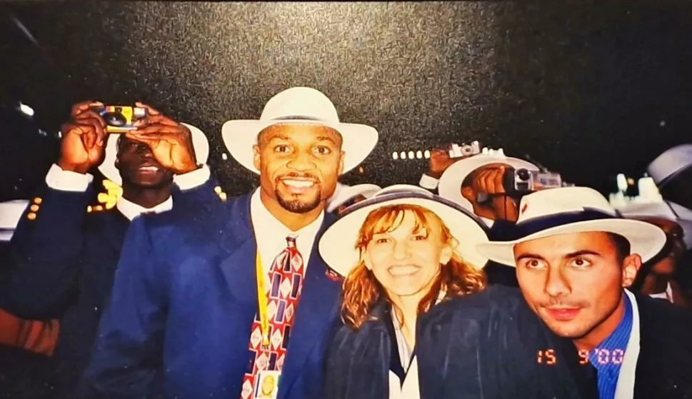 Or&scaron;olić, Marija Anzulović i legendarni američki ko&scaron;arka&scaron; Alonzo Mourning. U pozadini fotografira jo&scaron; jedna ko&scaron;arka&scaron;ka legenda Kevin Garnett