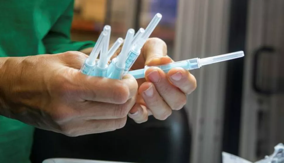 epa08847445 An operator at the Becton Dickinson company plant in Fraga (Huesca) inspects vaccine injection devices manufactured to administer the coronavirus vaccine, in Fraga, Huesca, Spain, 28 November 2020. The Becton Dickinson (BD) plant in the Aragones town has already manufactured more than 400 million syringes for the vaccination process. EPA/Javier Cebollada