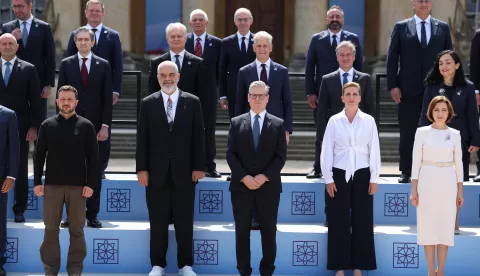 epa11485307 (L -R) Ukrainian President Volodymyr Zelensky, Albania's Prime Minister Edi Rama, Britain's Prime Minister Keir Starmer, Denmark's Prime Minister Mette Frederiksen and Moldova's President Maia Sandu pose for a family photo with Europe's leaders during the European Political Community (EPC) meeting at Blenheim Palace, in Woodstock, Oxfordshire, Britain, 18 July 2024. The British Prime Minister will host more than 45 European leaders at Blenheim Palace, the birthplace of Winston Churchill, for the European Political Community (EPC) summit. This is the 4th EPC meeting since the grouping was founded in October 2022. EPA/NEIL HALL/POOL