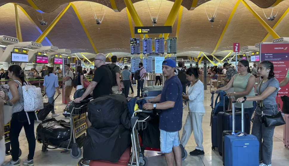 epa11487115 Passengers wait to check in at Adolfo Suarez Madrid–Barajas Airport, in Madrid, Spain, 19 July 2024. Companies and institutions around the world have been affected on 19 July by a cyber outage in systems running Microsoft Windows linked to a faulty CrowdStrike update. Aena, which is in charge of the operation of Spain's airports, has announced that it is now recovering some of its systems and that all airports are operational. EPA/DANIEL CONS