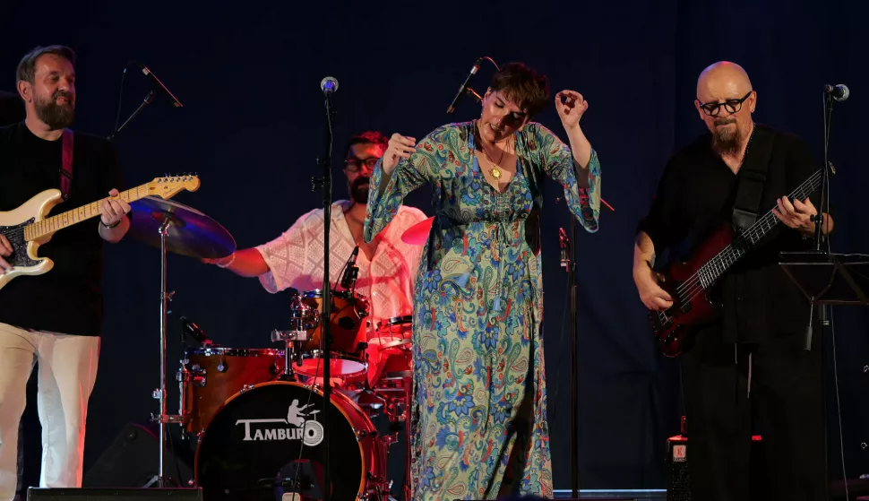 SLAVONSKI BRODKoncertom na ljetnoj pozornici zatvoreno je ovogodi&scaron;nje, 35. Brodsko glazbeno ljeto. Koncert su održali Nina Ćorić i Balkan ZOO, srpanj 2024.