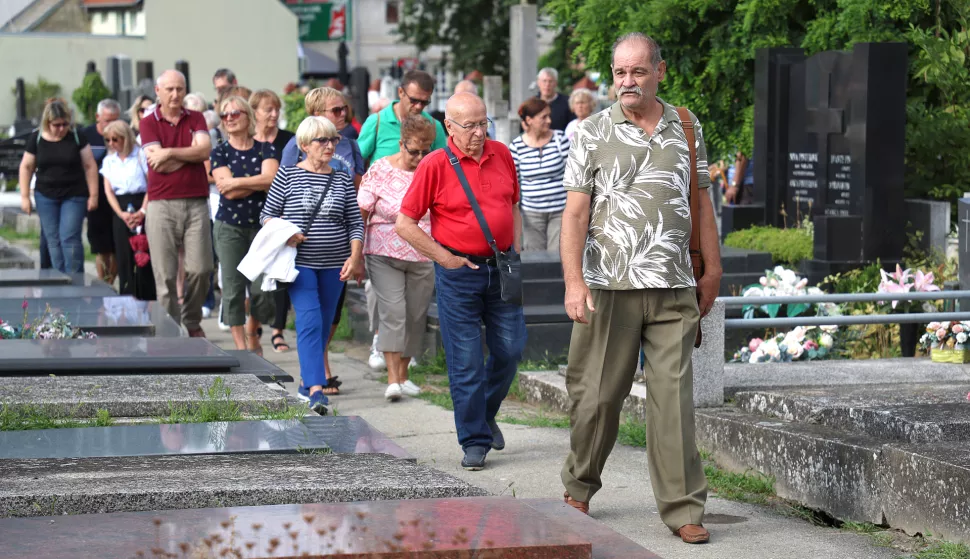 Osijek, 26. 07. 2023, Groblje sv. Ane, Anino groblje, Blagdan sv. Ane, obilazak, Vlado Pest - vodic, nadgrobni spomenici, poznati OsjecaniSNIMIO BRUNO JOBST