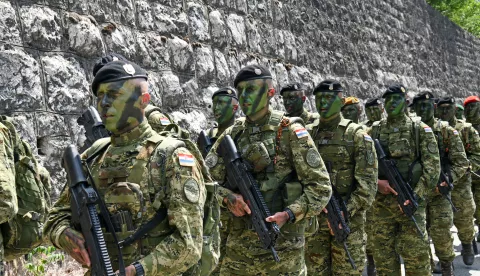 Knin, 02.06.2021 - Polaznicima 2. narataja obuke za razvoj vođa, Sredita za razvoj vođa Marko Babić u srijedu su nakon zavrne 88 kilometara duge hodnje od Udbine do Knina, na kninskoj tvrđavi svečano uručene značke i diplome o uspjeno zavrenoj obuci, priopćilo je Ministarstvo obrane RH. foto HINA/ MORH/ T. Brandt/ ik