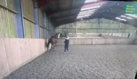 ŠOKANTNA SNIMKA POKATUJE BEŠĆUTNOST OLIMPIJKE