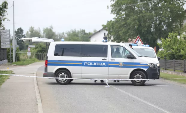 U prometnoj nesreći u kojoj je sudjelovalo teretno vozilo, a koja se oko 12:05 sati dogodila u Rugvičkoj ulici u Dugom Selu, poginulo je dijete. Očevid&nbsp;je&nbsp;u&nbsp;tijeku. Photo: Emica Elvedji/PIXSELL