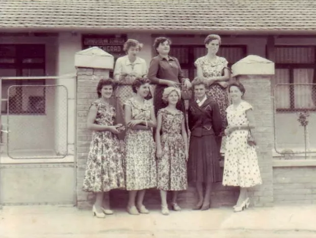 Fotografija "&Scaron;arengradske frajle" iz 1957. godine