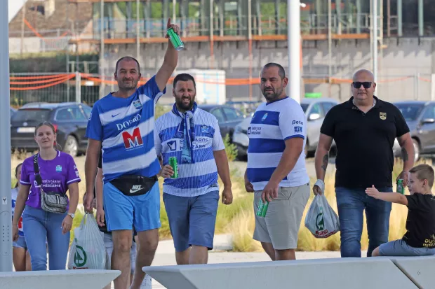 Osijek, 25. 07. 2'24, Opus Arena, Europska konferencijska liga, Drugo kolo kvalifikacija. Utakmica Osijek - FCI Levadia Tallinn. Navijači pred utakmicu.snimio GOJKO MITIĆ