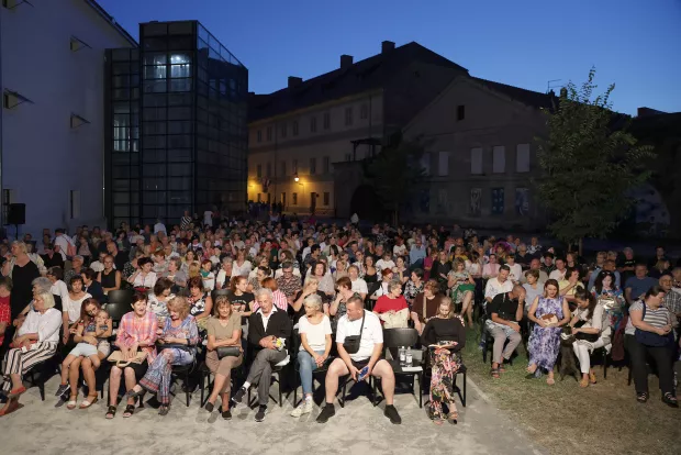 Osijek, 25. 07. 2024., Stara pekara - dvori&scaron;te, OLJK, KOMIK MOTION - predstava, kazali&scaron;na predstava, SNIMIO BRUNO JOBST