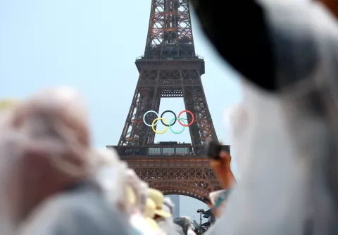 Pariz, 26.07.2024 - Otvaranje Olimpijskih igara Pariz 2024 na Trocadero trgu u Parizu. Na slici Eiffelov toranj i olimpijski krugovi. foto HINA/ POOL/ Damir Sen?ar/ lsd