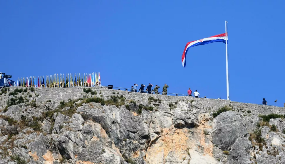 04.08.2022., Knin - Pogled na kninsku tvrdjavu sa stadiona Dinara. Photo: Hrvoje Jelavic/PIXSELL