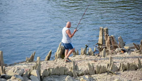 OSIJEK-01.08.2022., Promenada, jučerašnje poslijepodne na Promenadi i uz Dravu bilo je puno sportskih aktivnosti, od trčanja do ribolova, slobodnjak.Foto: Andrea Ilakovac 