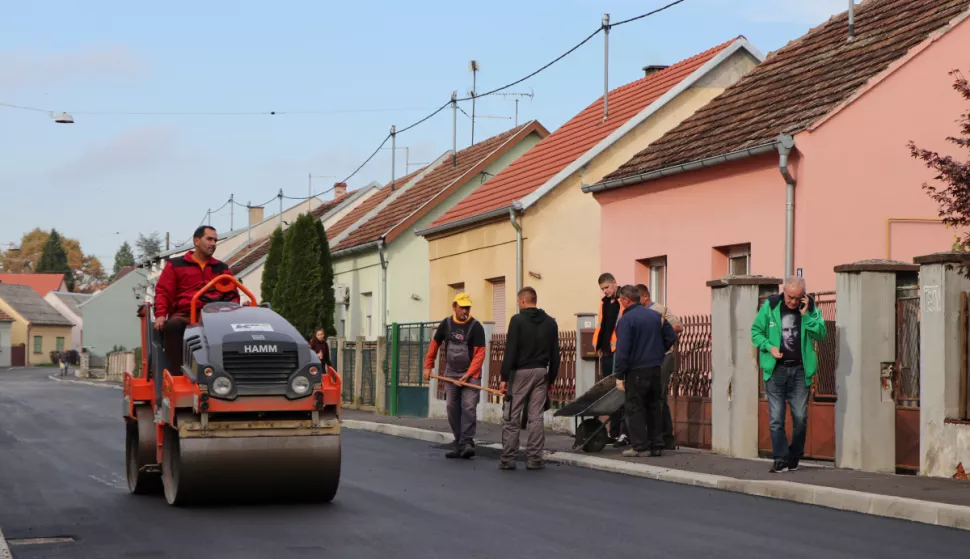 ĐakovoSrpanj 2024.Radovi na asfaltiranju ulica, staza i dr.