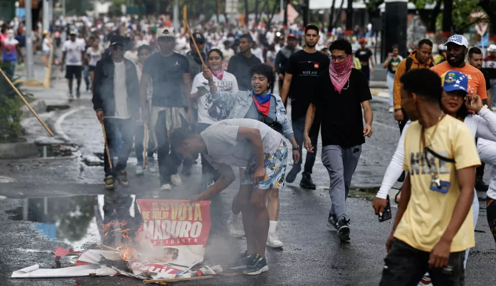 epa11507583 People walk the streets during a protest against the results of the presidential elections, in Caracas,Venezuela, 29 July 2024. According to the first report from the National Electoral Council (CNE), Maduro was re-elected for a third consecutive term in the elections held on 28 July, in which he obtained 51.2 percent of the votes (5,150,092 votes), while the standard-bearer of the majority opposition, Edmundo Gonzalez Urrutia, obtained 4,445,978 votes, which represents 44.2 percent of the votes. The opposition is calling for the release of the full vote count. EPA/Henry Chirinos