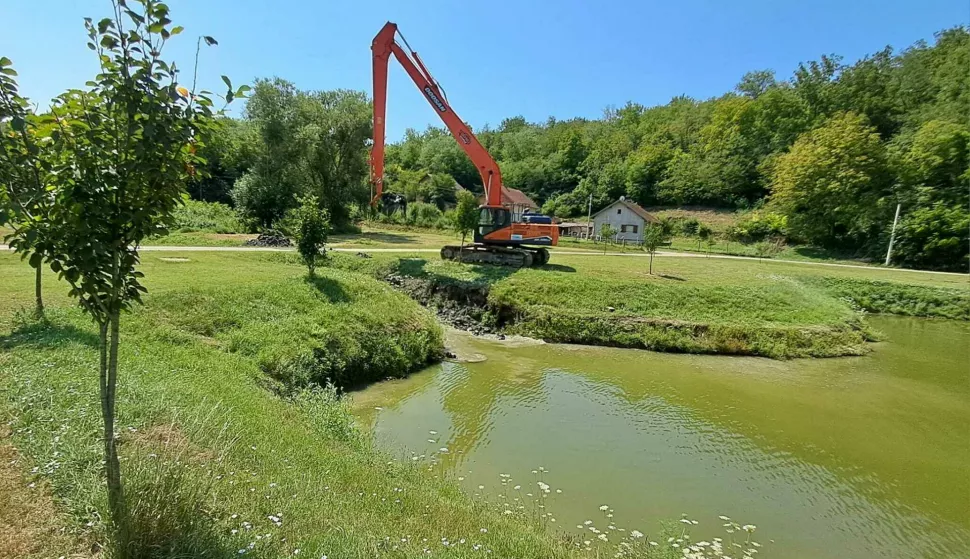 Počeli su radovi na uređenju Jezera u šarengradu