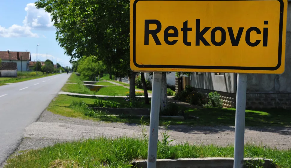 slavonija...retkovci...10.05.2014.deseci mjestana prevareni, te ostali bez novca koji su uplatili firmi mg gradnja, a za legalizaciju objekata foto gordan panic