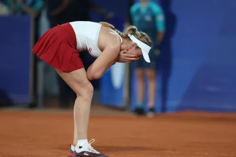 Pariz, 01.08.2024 - Hrvatska tenisa?ica Donna Veki? (28) plasirala se u finale olimpijskog turnira u Parizu koji se igra na terenima Roland Garrosa te tako osigurala najmanje srebrnu medalju, ona je u polufinalu uvjerljivo sa 6-4, 6-0 svladala Slovakinju Annu Karolinu Schmiedlovu za sat i pet minuta igre. foto HINA/ Damir SEN?AR/ ik