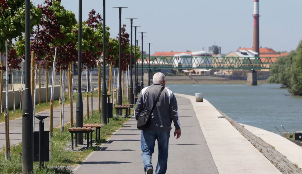 Osijek, 29. 04. 2024., Donjogradsko setaliste, suncano vrijeme, toplo vrijeme, setnja, slobodnjak, slobodnjaciSNIMIO BRUNO JOBST