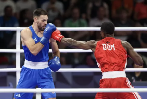 Pariz, 02.08.2024 - Gabrijel Veočić tijekom četvrtfinalnog boksačkog meča u kategoriji do 80 kg protiv Christiana Javiera Pinalesa iz Dominikanske Republike, na Olimpijskim igrama Pariz 2024. foto HINA/ Damir SENČAR/ ds