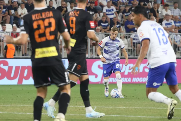 Osijek, 04. 08. 2024, Opus Arena. SuperSport HNL 24/25. Nogometna utakmica Osijek - &Scaron;ibenik. Petar Pu&scaron;ić (66)snimio GOJKO MITIĆ
