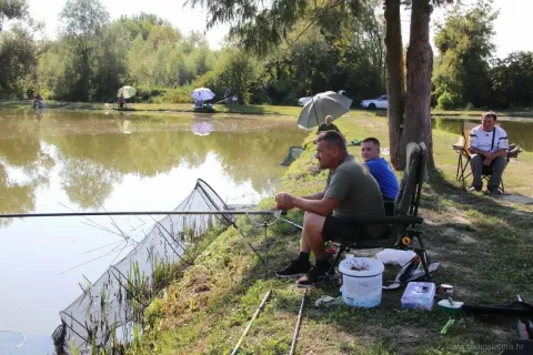 VOĆIN, Braniteljski kup u lovu ribe udicom na plovak, 05.089.2024., snimila Mihaela Feldi