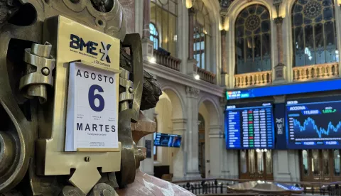 epa11529362 Several screens and panels show the Ibex 35 evolution and other stock information at Madrid's Stock Exchange in Madrid, Spain, 06 August 2024. The Spanish stock market rebounded 0.21% at the opening in an attempt to dispel fears of a recession in the US. EPA/ANA BORNAY