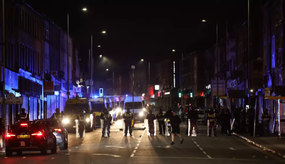 epa11523737 Riot police are positioned near the scene of a violent disorder on County Road in Liverpool, Britain 03 August 2024. Violent demonstrations by members of far-right groups have sprung up across Britain in the aftermath of a fatal stabbing attack in Southport, in which three children were killed and eight more seriously injured along with two adults. EPA/STR