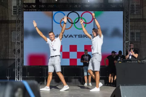 Zagreb, 07.08.2024. - Grad Zagreb organizirao je svečani doček hrvatskih olimpijaca na povratku s igara u Parizu.Na fotografiji Patrik i Anton Lončarić.foto HINA/ Edvard ŠUŠAK/ es