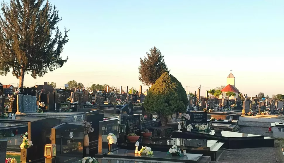 Gradsko groblje u Županji, kolovoz 2024.snimila Marija Le&scaron;ić Omerović