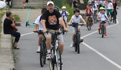 Osijek, 03. 07. 2024, Promenada, uz Dravu. Djeca iz Osjeckih osnovih skola u organizaciji Skolskog sportskog saveza OBZ, na sportskim praznicima koji traju od 24. lipnja od 12 srpanja, organizhira za u?enike razne sportske aktivnostina 94 lokacije u cijeloj RH.snimio GOJKO MITIĆ