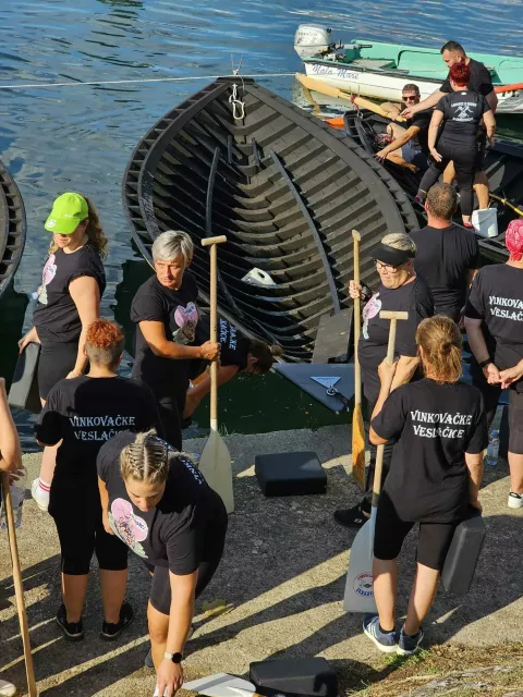 Vinkovačke veslčice na 11. Maratonu lađarica na Neretvi 