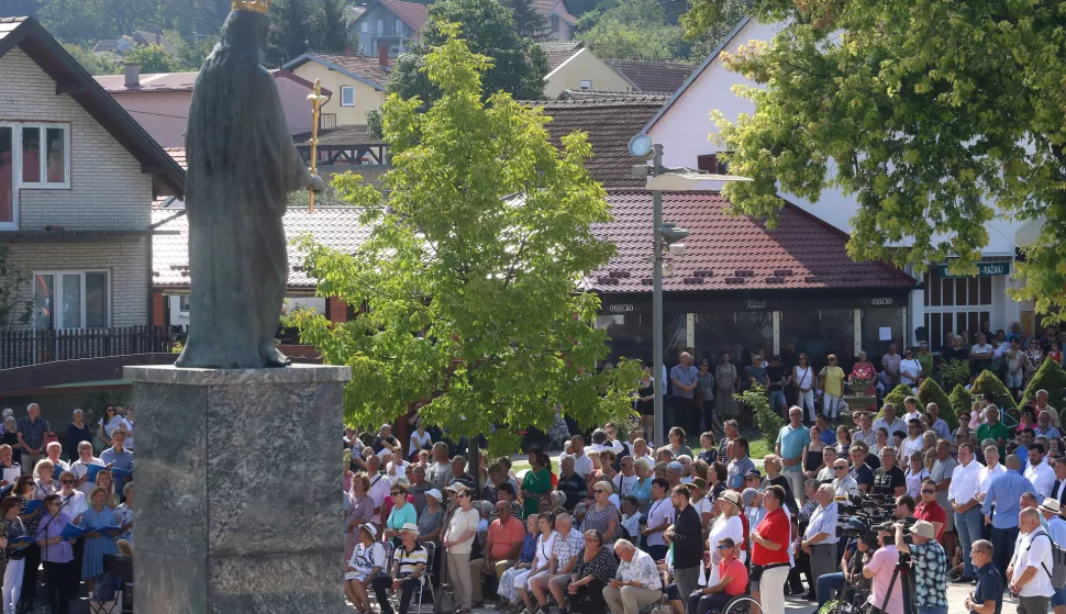 Aljmas, 15. 08. 2023, Aljmas, blagdan Velike Gospe. Monostvo vjernika je danas pohodilo Aljmas.snimio GOJKO MITIĆ