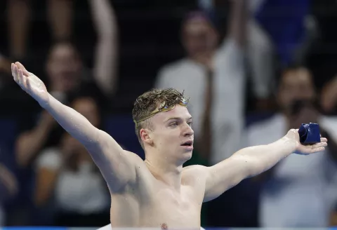 epa11520345 Leon Marchand of France celebrates winning the Men 200m Individual Medley final of the Swimming competitions in the Paris 2024 Olympic Games, at the Paris La Defense Arena in Paris, France, 02 August 2024. EPA/MAST IRHAM