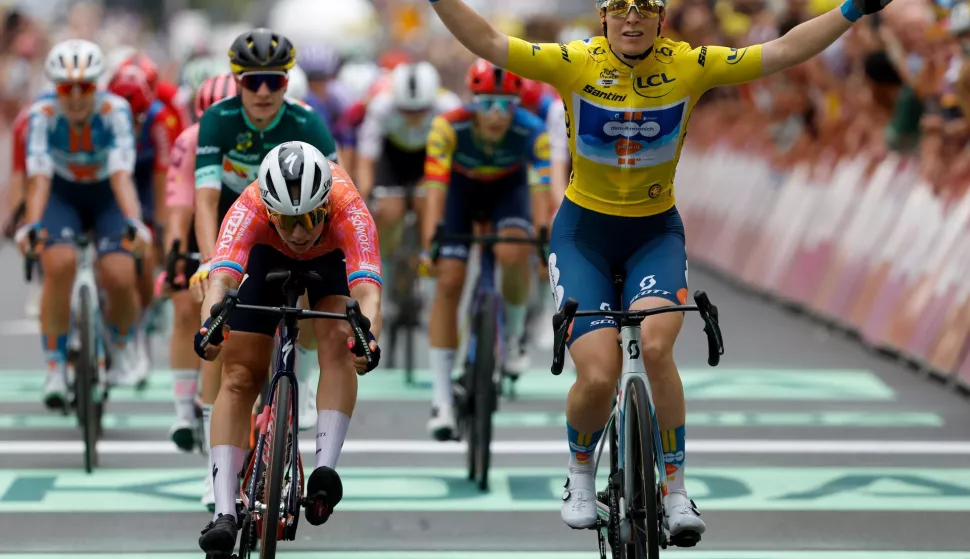 epa11547337 Dutch Charlotte Kool (R) of dsm–firmenich PostNL team celebrates winning the second stage of the Tour de France Femmes, from Dordrecht to Rotterdam, in Dordrecht, the Netherlands, 13 August 2024. The multi-day cycling tour is part of the UCI Women's WorldTour and lasts until 18 August. EPA/BAS CZERWINSKI