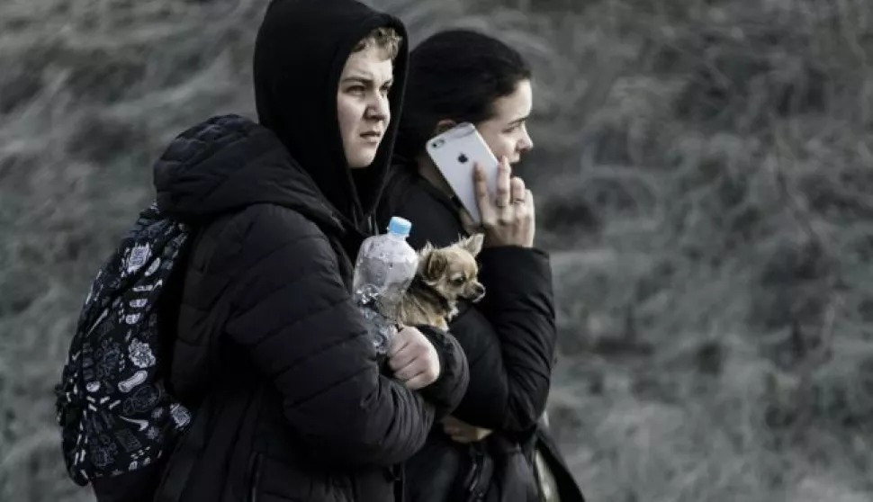 12.03.2022., Ukrajina - Mnoge izbjeglicke obitelji koje u Lavov pristizu iz raznih dijelova Ukrajine zabrinutih lica za ruku vodeci umornu djecu posljednjih nekoliko kilometara do granice cesto odlucuju prevaliti pjeske. Photo: Milan Sabic/PIXSELL