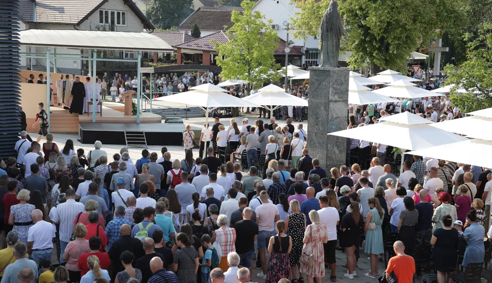 Aljmaš, 15. 08. 2024., Svetište Aljmaš, Velika Gospa, Aljmaš, Gospa od Aljmaša, gospa, detalji, totali, ilustracijeSNIMIO BRUNO JOBST