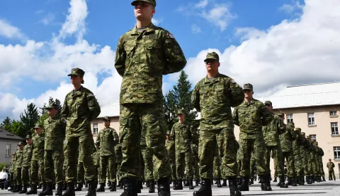 10.05.2024., Pozega - Sve​cana prisega 42. narastaja rocnika na dragovoljnom vojnom osposobljavanju u vojarni "123. brigade Hrvatske vojske" u Pozegi. Prisegu je polozilo 102 rocnika i rocnice.Svecanosti je nazocio potpredsjednik Vlade RH i ministar obrane Ivan Anusic i​ nacelnik Glavnog stozera Oruzanih snaga Republike Hrvatske​ Tihomir Kundid. Photo: Ivica Galovic/PIXSELL