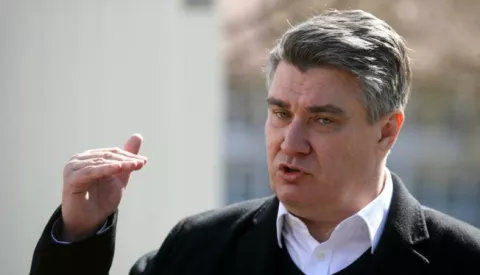 Petrinja, 08.03.2021 - Predsjednik Republike Hrvatske Zoran Milanovic nakon posjete Odsjeka u Petrinji Uciteljskoga fakulteta Sveuciliљta u Zagrebu, dao je izjavu za medije. Na slici Zoran Milanovic.foto HINA/ Damir SENCAR/ ds