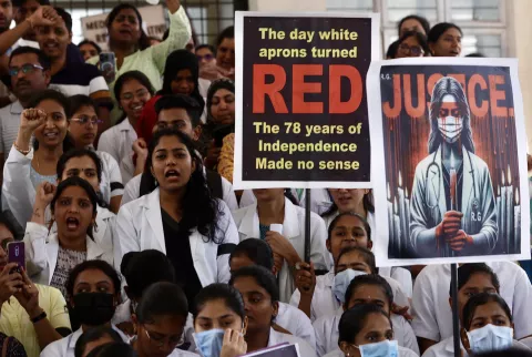 epa11552514 Doctors and medical professionals attend a protest over alleged rape and murder incident at RG Kar medical college in Kolkata, held at Victoria hospital in Bangalore, India, 17 August 2024. A postgraduate student was found dead at a seminar hall of the hospital on 09 August 2024, sparking state-wide protests and strikes by medical students and doctors. India's SUCI party called a twelve-hour general strike as a part of the protests. Kolkata's High Court on 13 August ruled that the probe into the rape and murder of a doctor during her working hours at RG Kar medical college must be transferred to the Central Bureau of Investigation (CBI). EPA/JAGADEESH NV