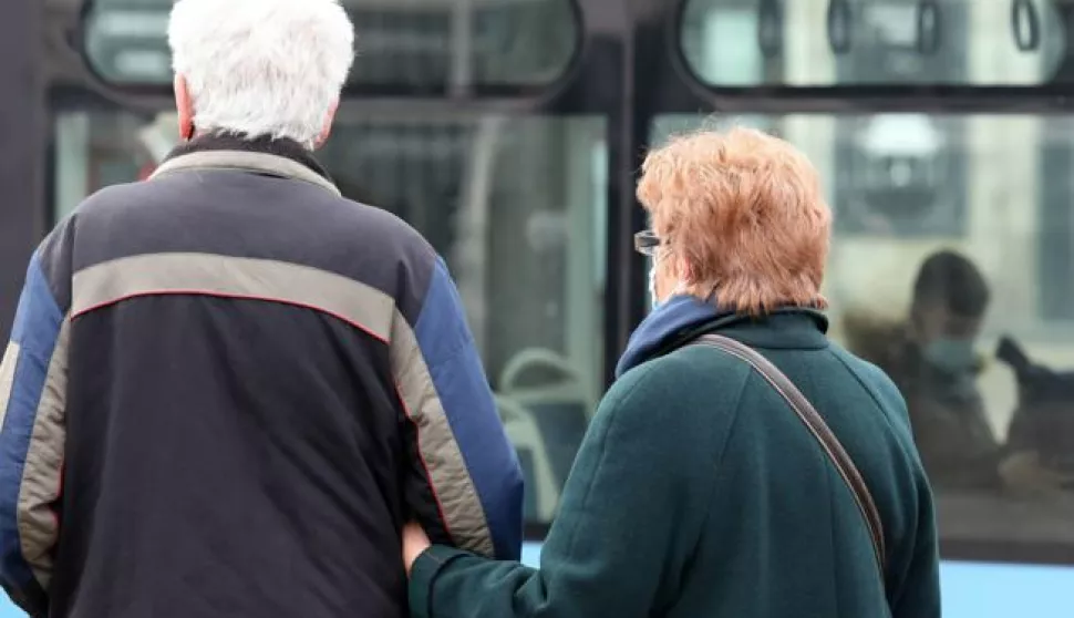 17.02.2021., Zagreb - Danas pocinje prva isplata nacionalne naknade za starije osobe za sijecanj 2021. korisnicima racuna otvorenih u poslovnim bankama. U prvoj isplati nacionalnu naknadu za starije osobe dobit ce 3091 korisnik (64,54 posto zena i 35,46 posto muskaraca), za sto je osigurano 2,2 milijuna kuna iz drzavnog proracuna. Pravo na nacionalnu naknadu za starije osobe moze ostvariti hrvatski drzavljanin koji je navrsio 65 godina zivota s prebivalistem na podrucju RH u neprekidnom trajanju od 20 godina. Najvise korisnika dolazi iz Vukovarsko-srijemske zupanije, Osjecko-baranjske, Zagrebacke, Grada Zagreba i Koprivnicko-krizevacke zupanije.Photo: Patrik Macek/PIXSELL