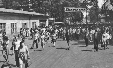 Radnici Borova po završetku radne smjene