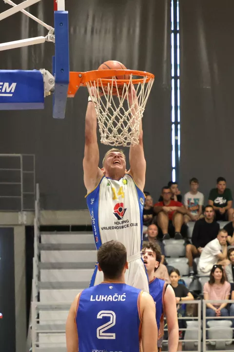 Osijek, 13. 04. 2024., Mala dvorana Gradski vrt, Vrijednosnice Osijek - Samobor, kosarka, prva utakmica, polufinale doigravanja za prvaka, Prva ligaSNIMIO BRUNO JOBST