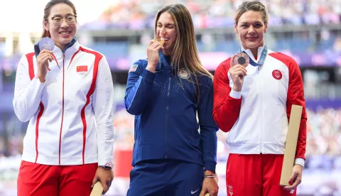 06.08.2024., Pariz, Francuska - XXXIII. Olimpijske igre Pariz 2024. Dodjela medalja, bacanje diska za zene.Zlatnu medalju osvojila je Valarie Allman iz SADa, srebrnu medalju osvojila je Feng Bin iz Kine, Broncanu medalju osvojila je Sandra Elkasevic iz Hrvatske. Photo: Igor Kralj/PIXSELL