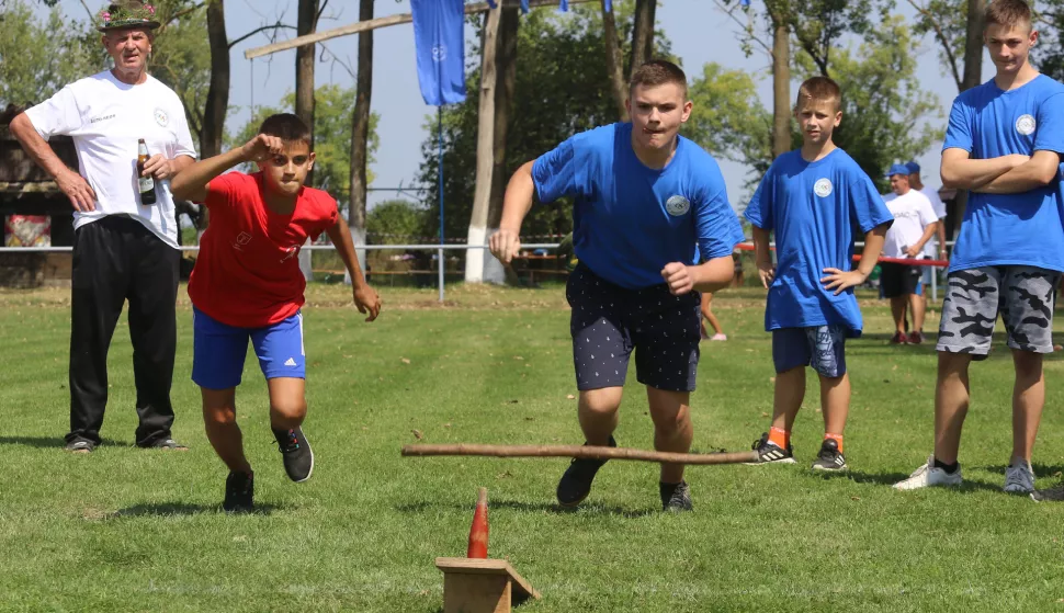 Brodjanci, 28. 08. 2022, 48. Olimpijada starih sportova u Brodjancima, otvorenje i natjecanja.snimio GOJKO MITIĆ