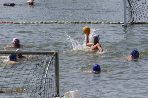 Osijek, 24. 08. 2024, Bajer na Jugu 2. Prvi amaterski vaterpolo turnir: "Vaterpolo na Bajeru".Okupio je deset ekipa. Ljegulje, Sjenjak, Jug 2, Udruga podvodnih sportova Osijek, Atomski mravi, Čuvari Đurđine nevinosti, VK Osijek, Paška Karašica, No Name i Tony Hawk...snimio GOJKO MITIĆ