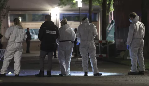 epa11562315 Forensics police officers on the scene after a knife attack at the city festival in Solingen, Germany, 23 August 2024. According to the police, at around 9.45 pm a man stabbed passers-by at random with a knife at the city festival in Solingen. According to a statement posted by police on X (formerly Twitter) there are several dead and injured due to a knife attack. EPA/CHRISTOPHER NEUNDORF