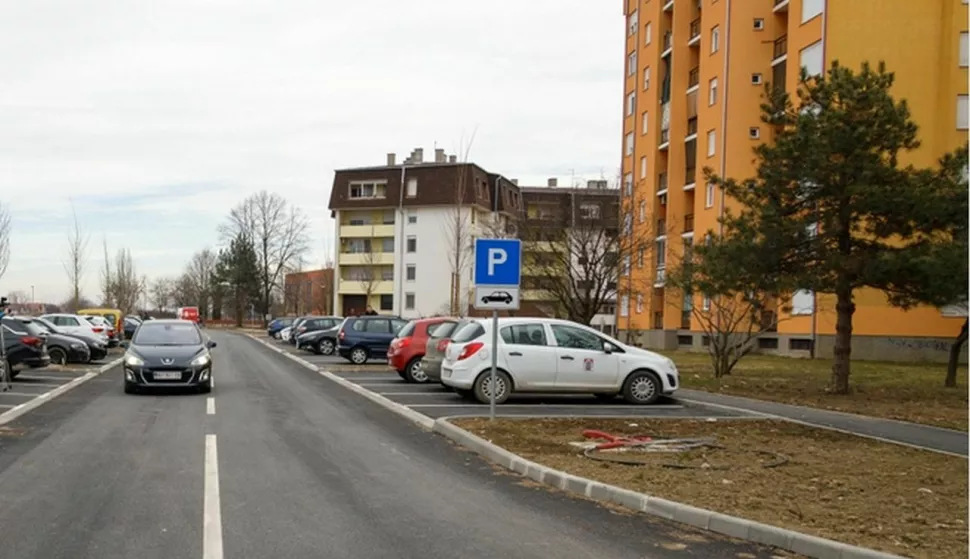 Parkiralište u Ulici Domovinskog rata u Borovu naselju