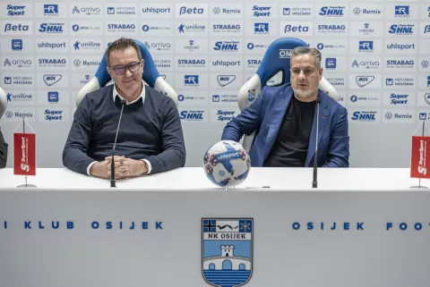 12.01.2024., Osijek, Opus Arena - Konferencija za novinare na kojoj je predstavljen novi sportski direktor NK Osijeka Jose Bota. direktor NK Osijek Vladimir Cohar, sportski direktor Jose Bota Photo: Davor Javorovic/PIXSELL